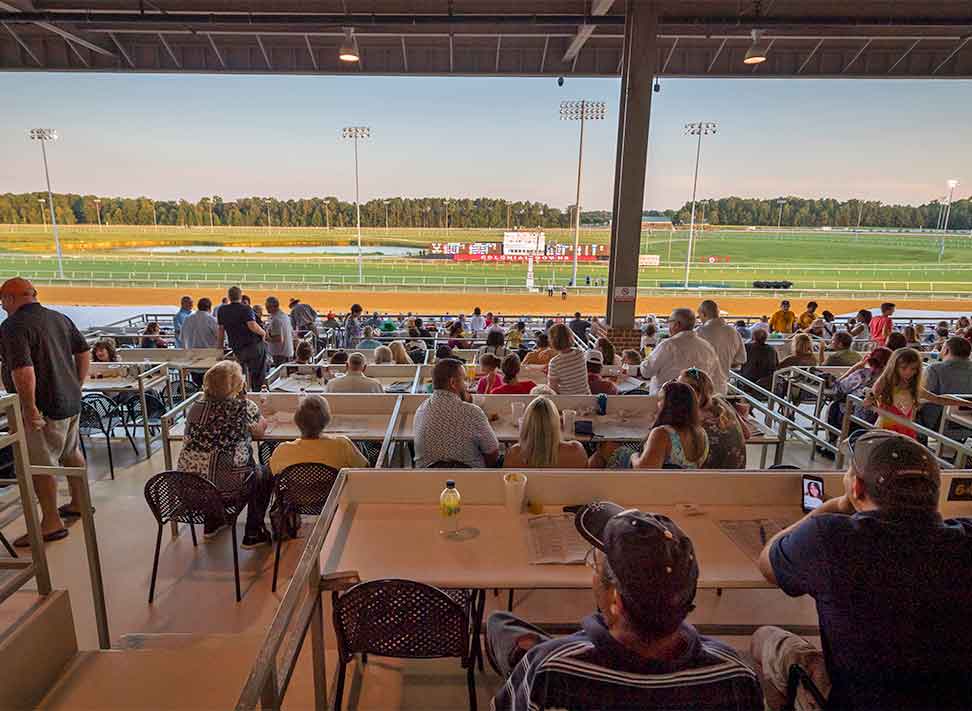 Racing at Colonial Downs in New Kent