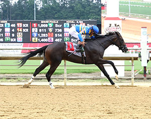 Slewpertitus (#11) wins the first race of the 2025 season at Colonial Downs on July 9 (Credit: Coady Media)