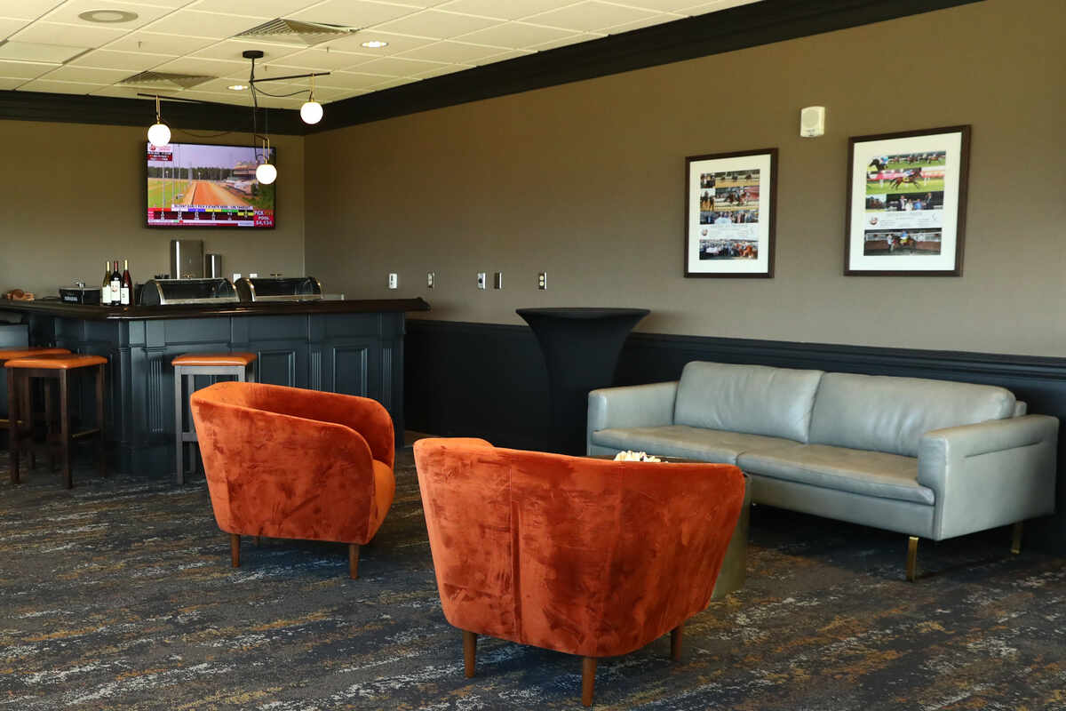 Suites Colonial Downs